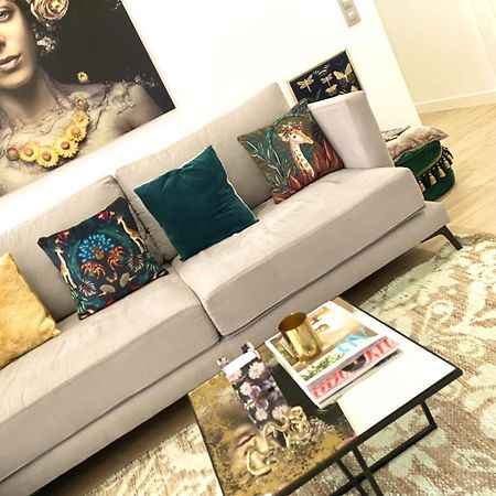 Barcelona Chic Apartments- Free Parking - 10 Min From Bcn City Centre By Metro Exterior foto