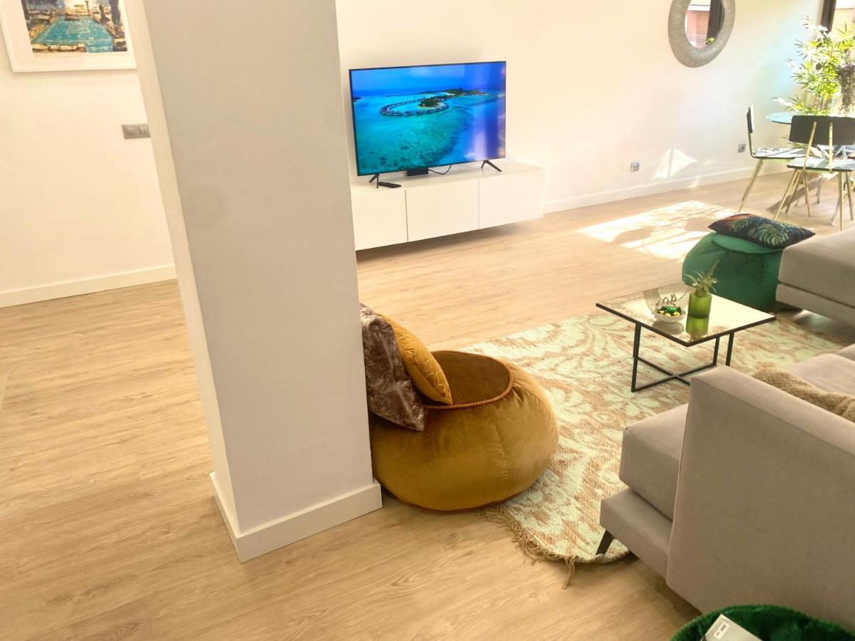 Barcelona Chic Apartments- Free Parking - 10 Min From Bcn City Centre By Metro Exterior foto