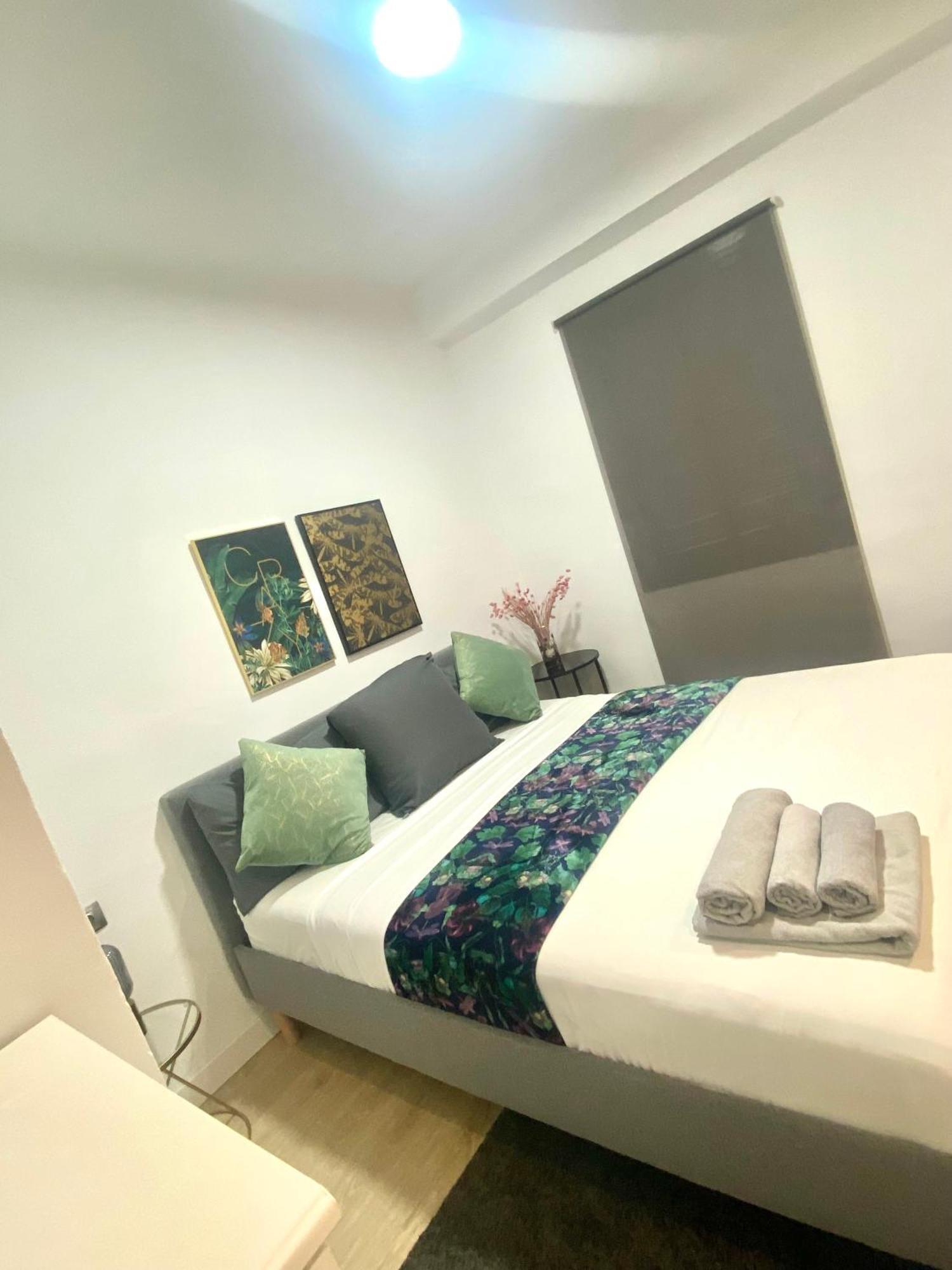 Barcelona Chic Apartments- Free Parking - 10 Min From Bcn City Centre By Metro Exterior foto